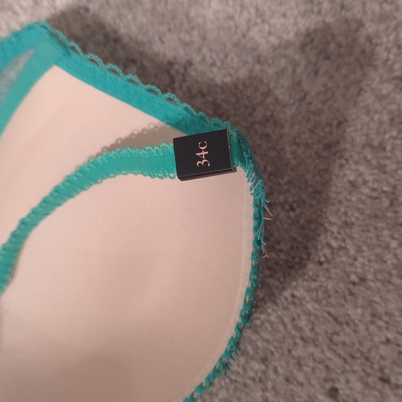 Victoria's secret push up bra 34C - Picture 4 of 4